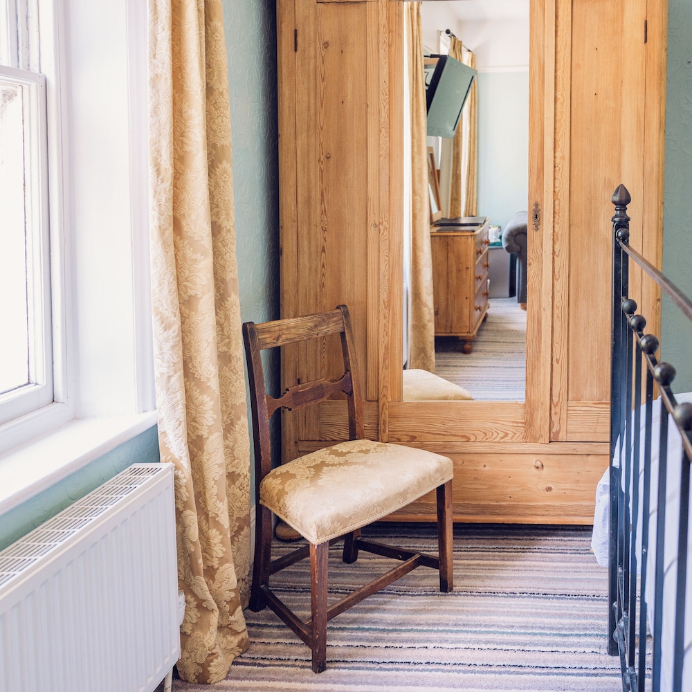 Broomfield House 38/50