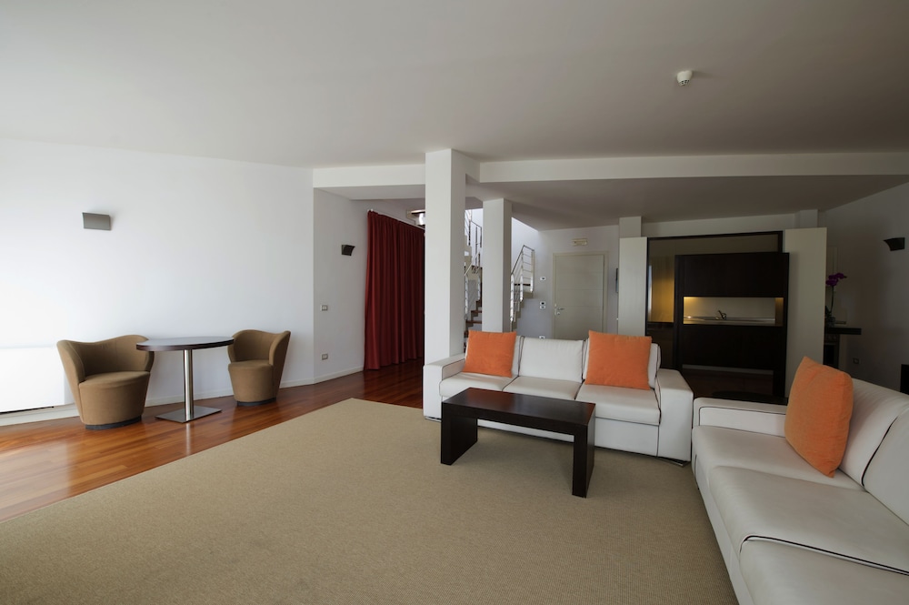Eden Rock Resort 36/63