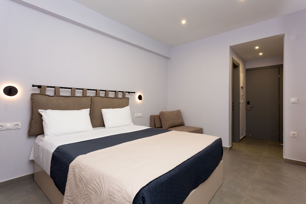 غرفة بسريرين منفصلين مع أريكة، Wilde Rose Hotel 6/10