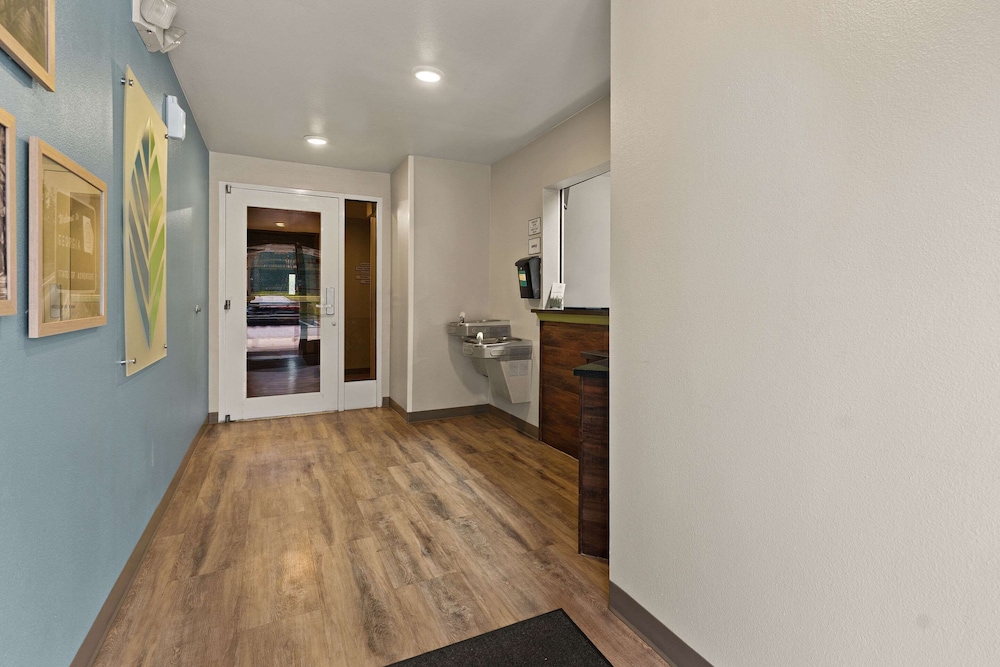 WoodSpring Suites Macon North I-75 16/16