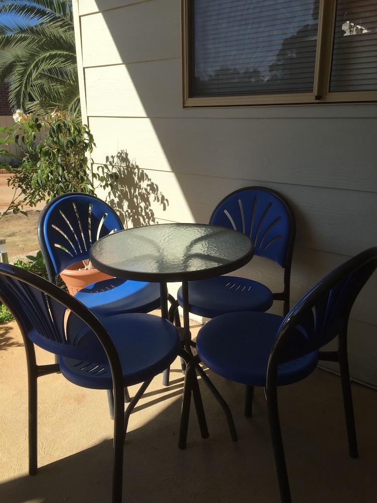 The Nosh & Nod - Avon Terrace 24/27