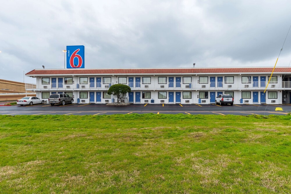 Motel6 North Richland Hills, TX 49/61