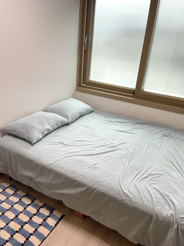 ROOM, SINGLE, DOUBLE BED