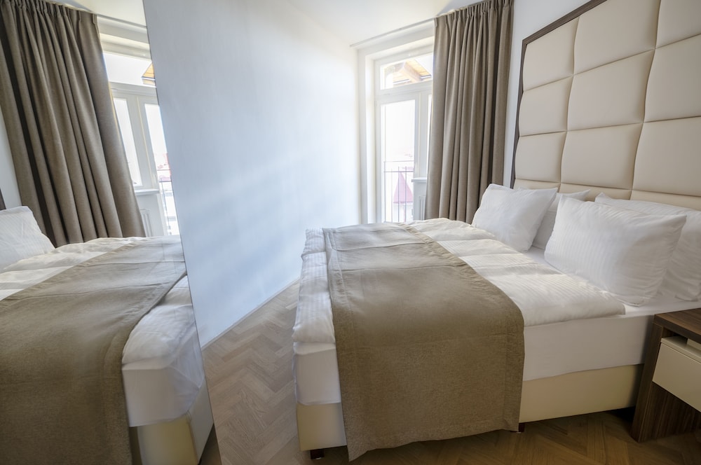 4 BEDROOMS, ROOF TOP, EXECUTIVE, PENTHOUSE