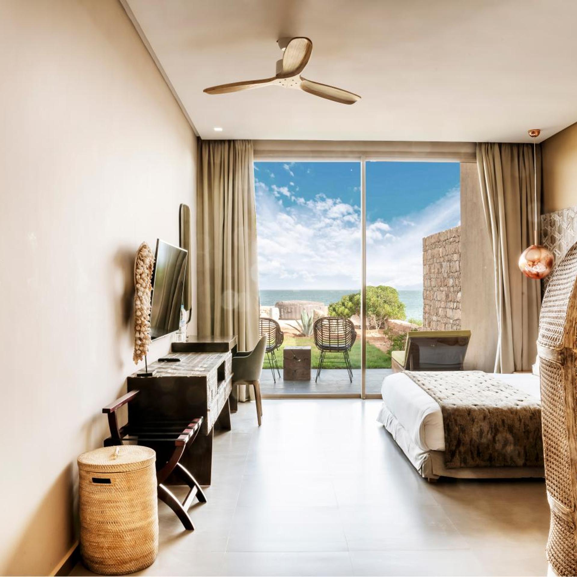 Ambassador, Suite