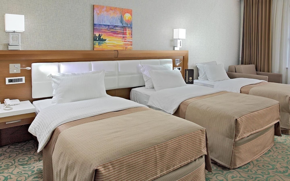 Selcuk Hotel Sems I Tebrizi 32/93