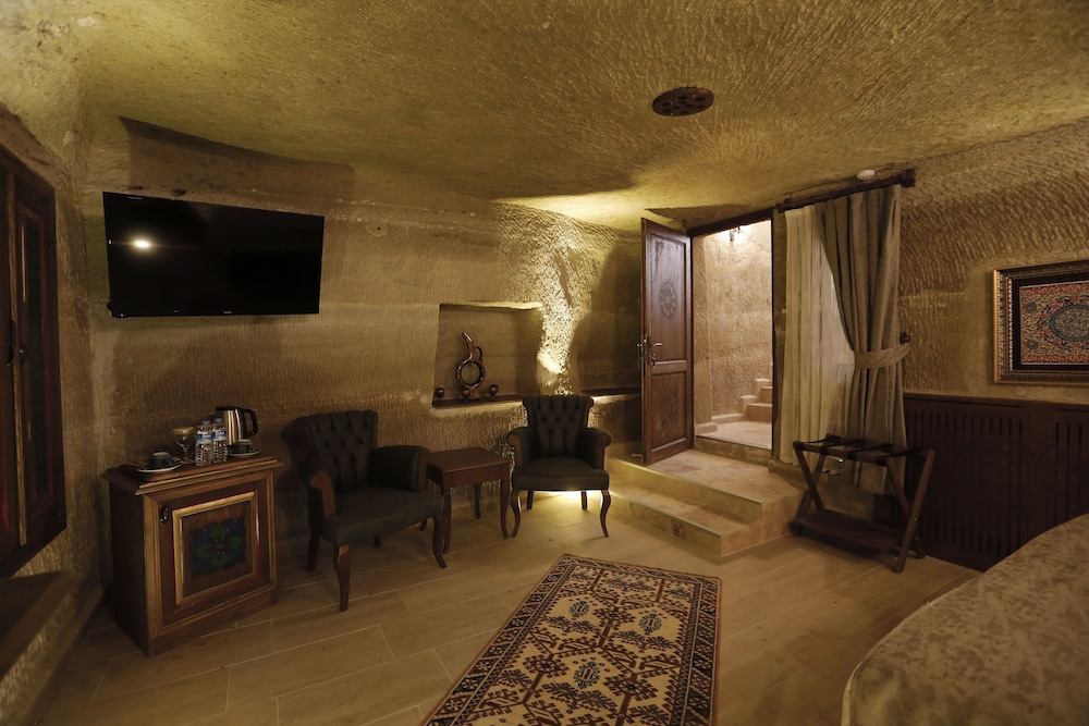 Ada Cave Suites 31/50