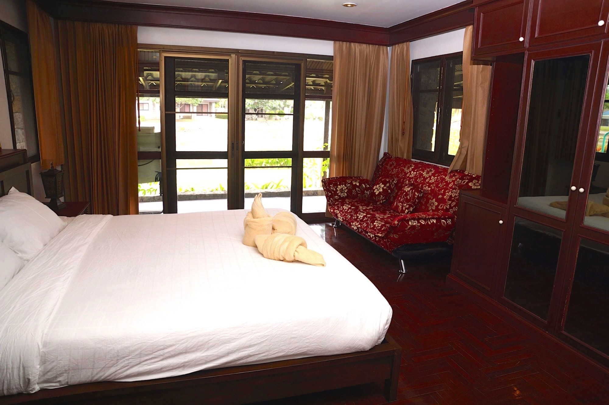 4 BEDROOMS, ROMANTIC, POOL, VILLA, RIVER VIEW