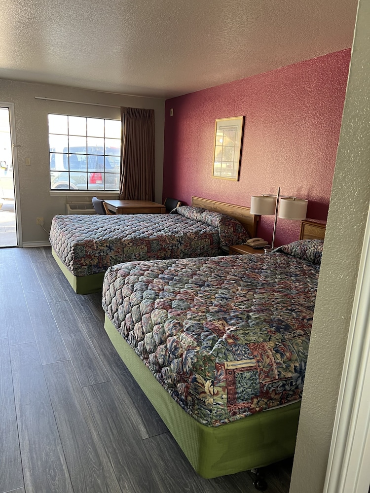 ROOM, 2 DOUBLE BEDS