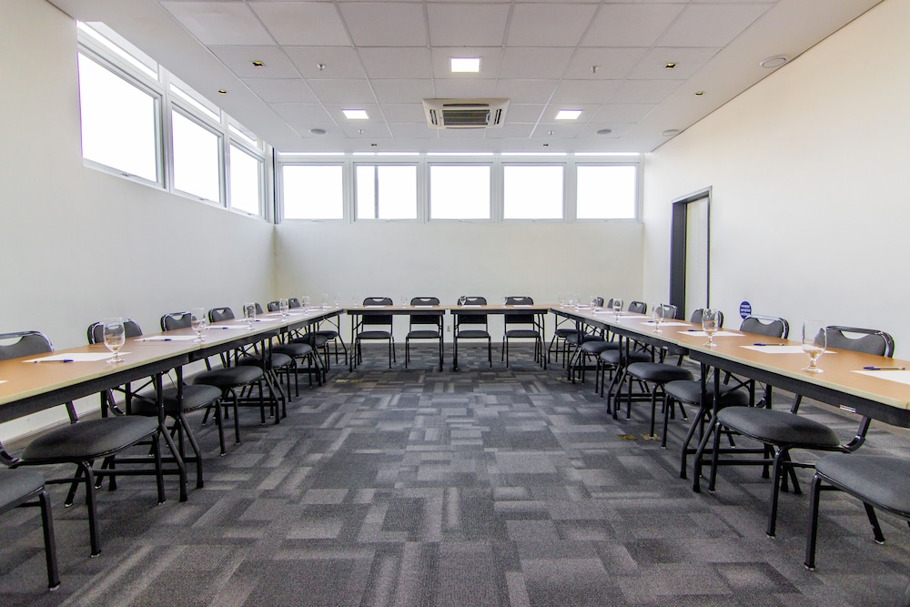 Ibis Porto Alegre Assis Brasil 40/74