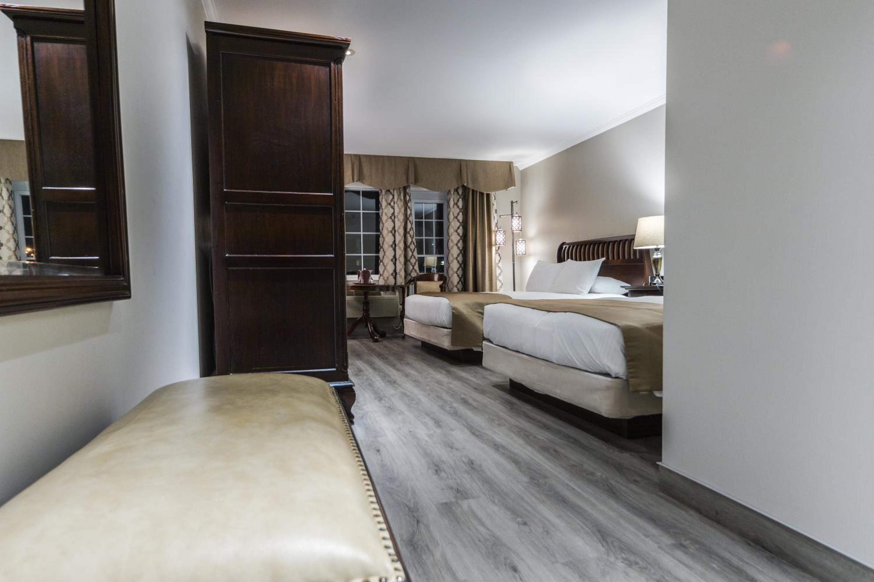 Superior, 2 Queen Beds, Partial Lake View، St Christophe Hotel Spa Ascend Hotel Collection 3/4