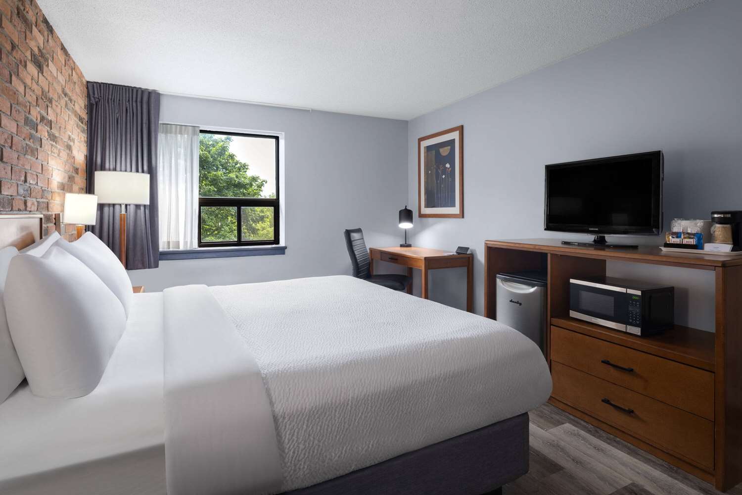 Travelodge by Wyndham Barrie on Bayfield 9/24