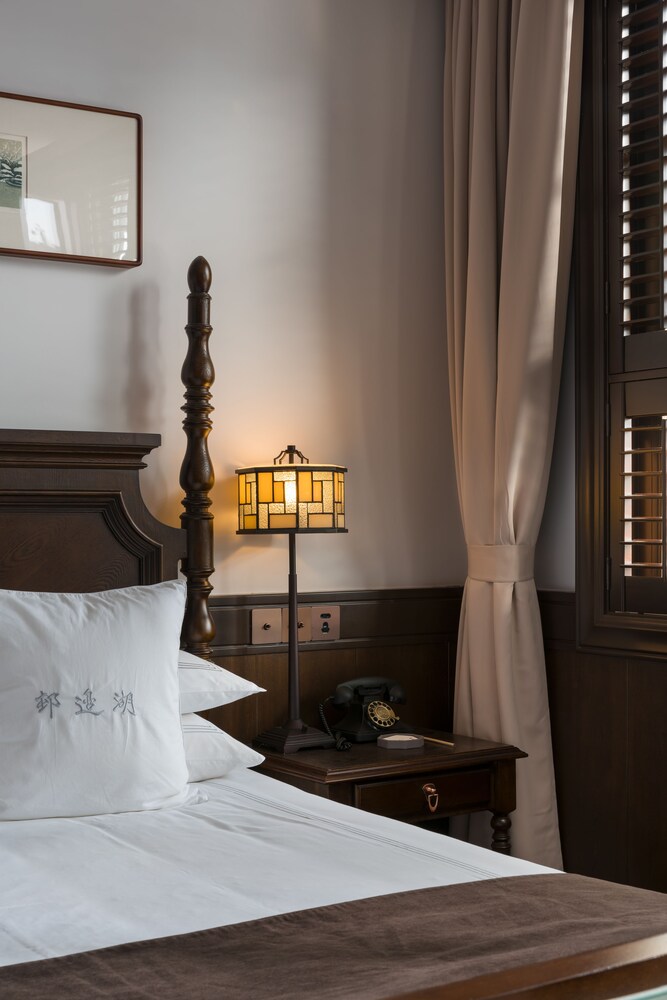 Deluxe, Suite, King Bed, Garden Area