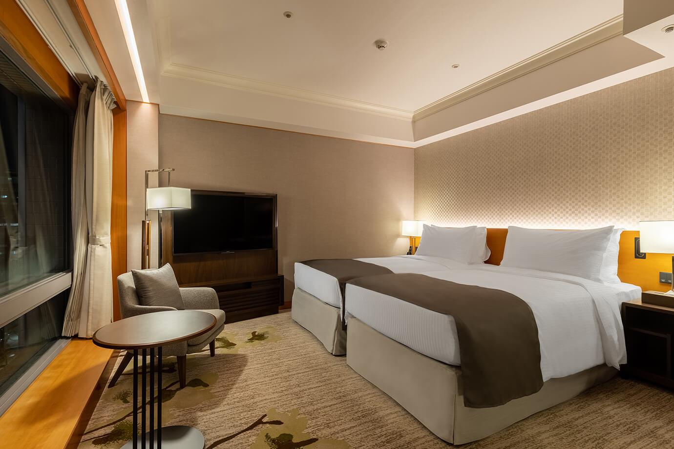 Universal, Twin Beds