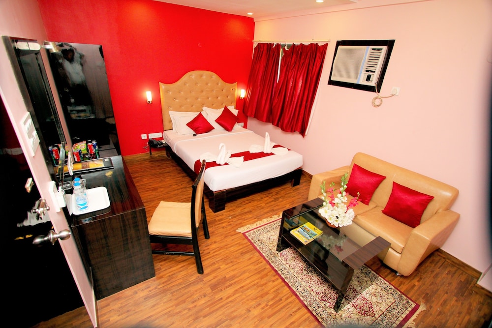Hotel Crestwood 12/29