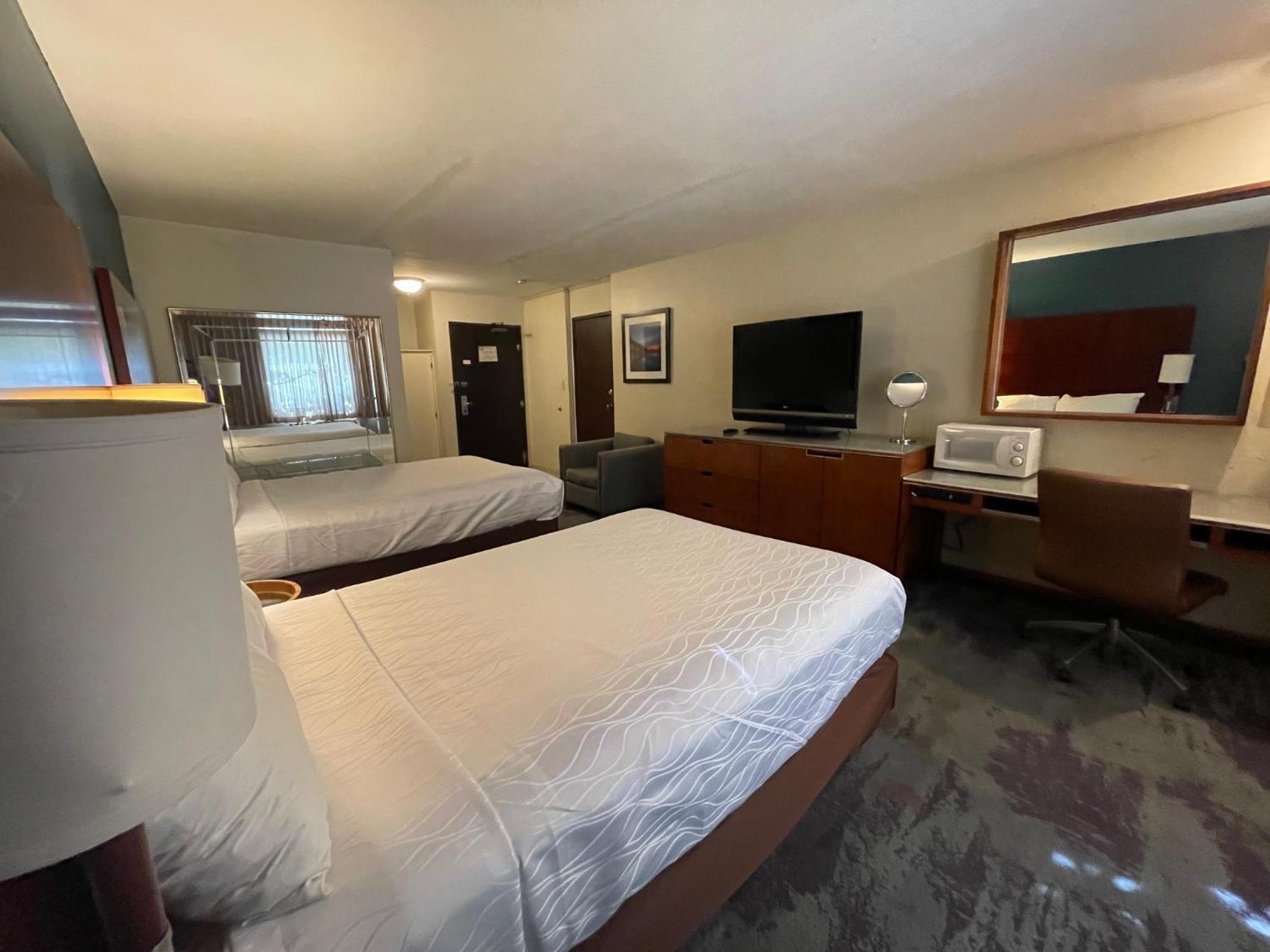 غرفة كلاسيكية رباعية، Portside Inn & Suites 3/10