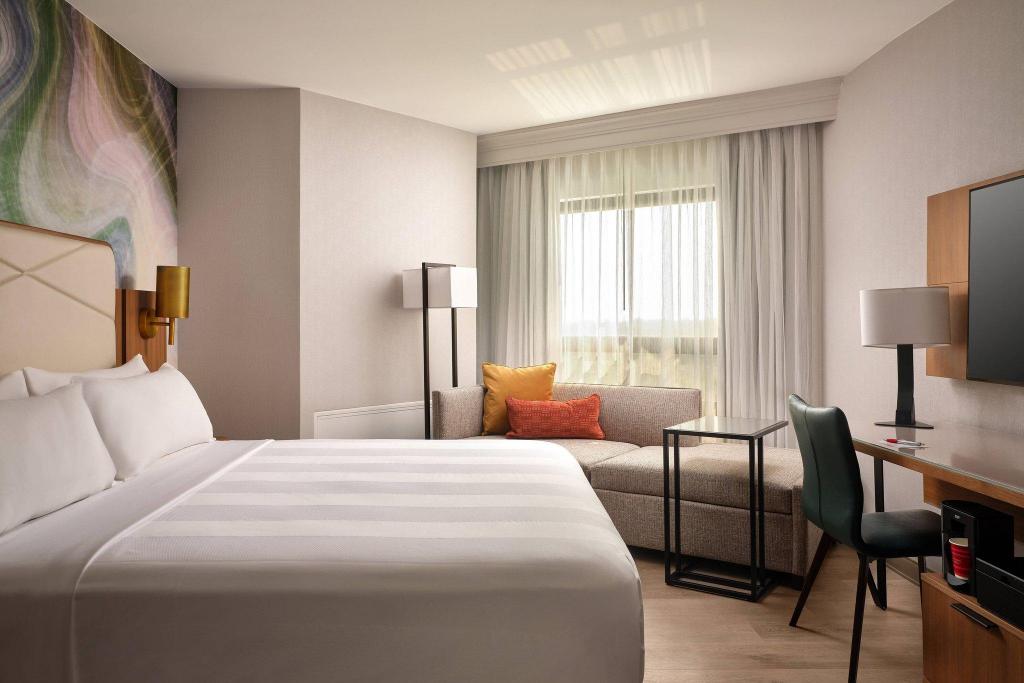1 Bedroom, Presidential, Suite, King Bed, Sofa