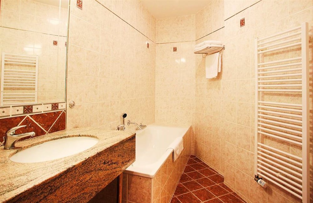 U Divadla Hotel 12/40
