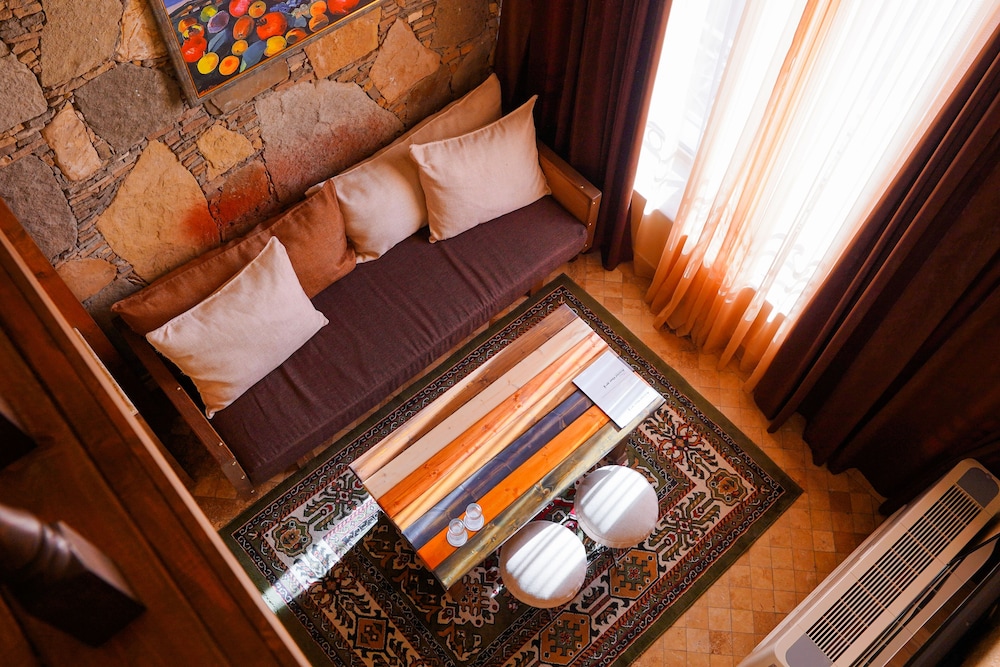 CAUCASUS HOTEL 26/74