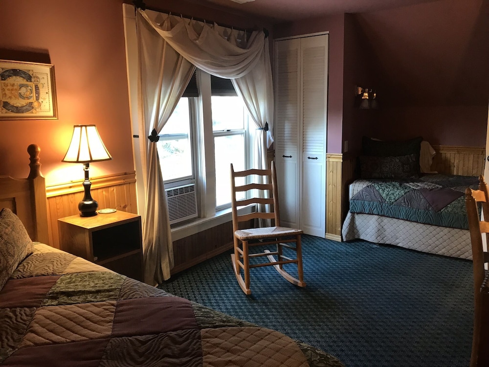 Arden Forest Inn 44/72