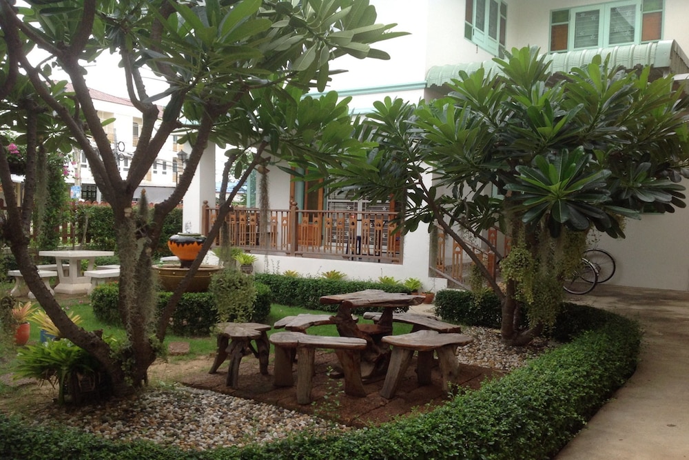 2N Guesthouse 33/42