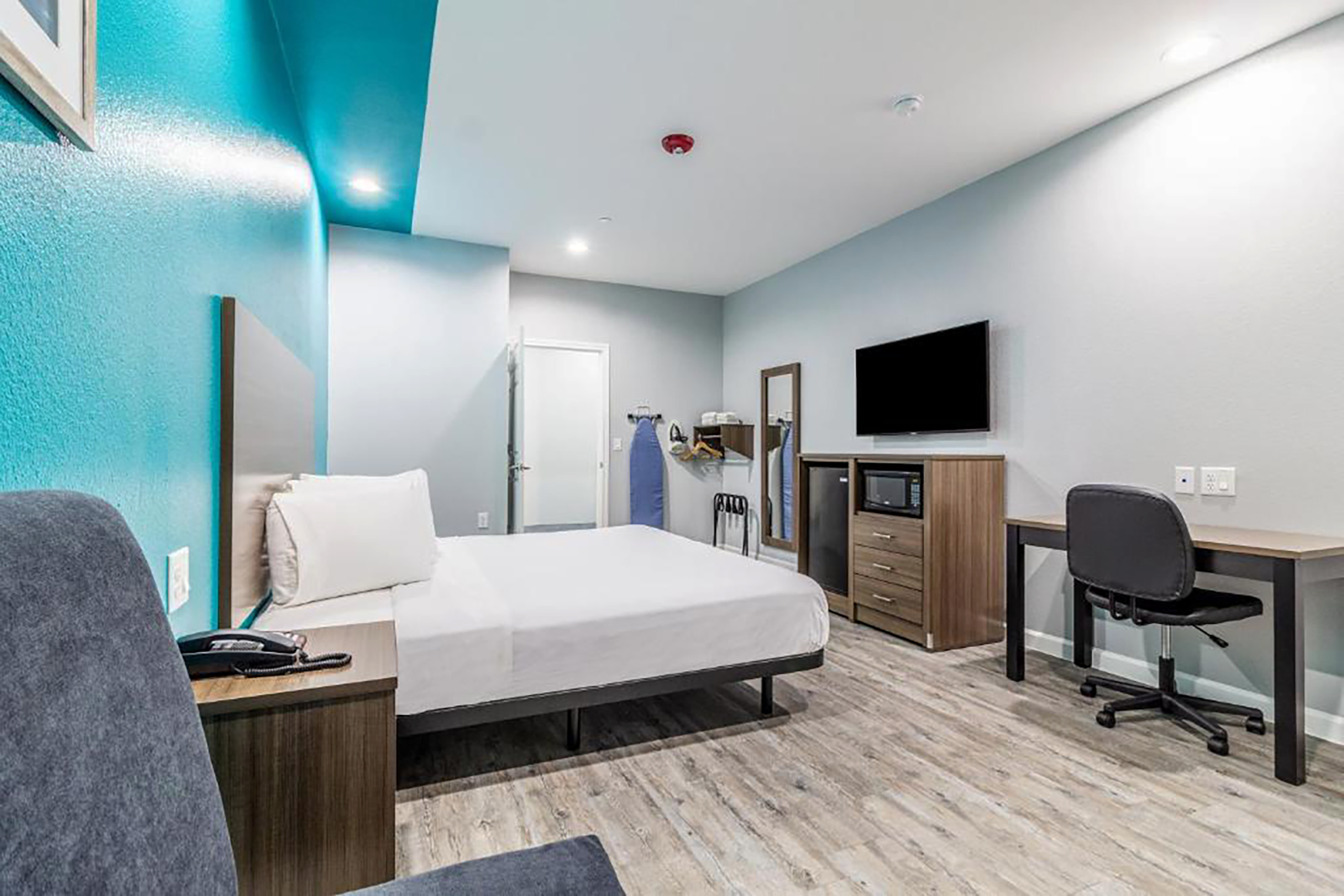 Americas Best Value Inn and Suites Kingwood IAH Airport 20/31