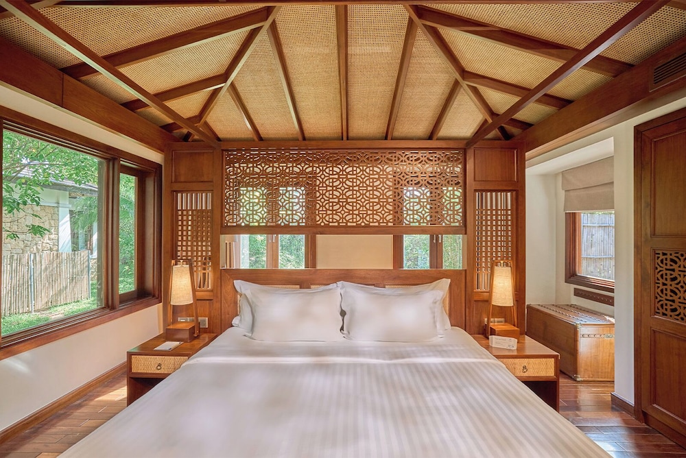 1 BEDROOM, VILLA, KING BED, GARDEN VIEW