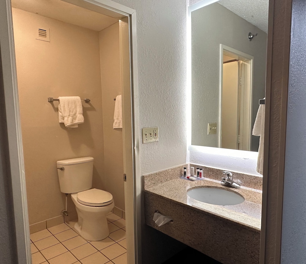 Wingate by Wyndham Dayton North 45/50