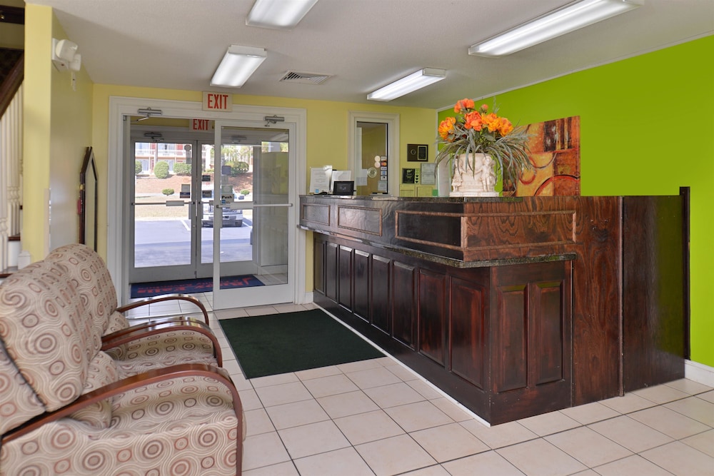 Douglas Inn And Suites 25/41
