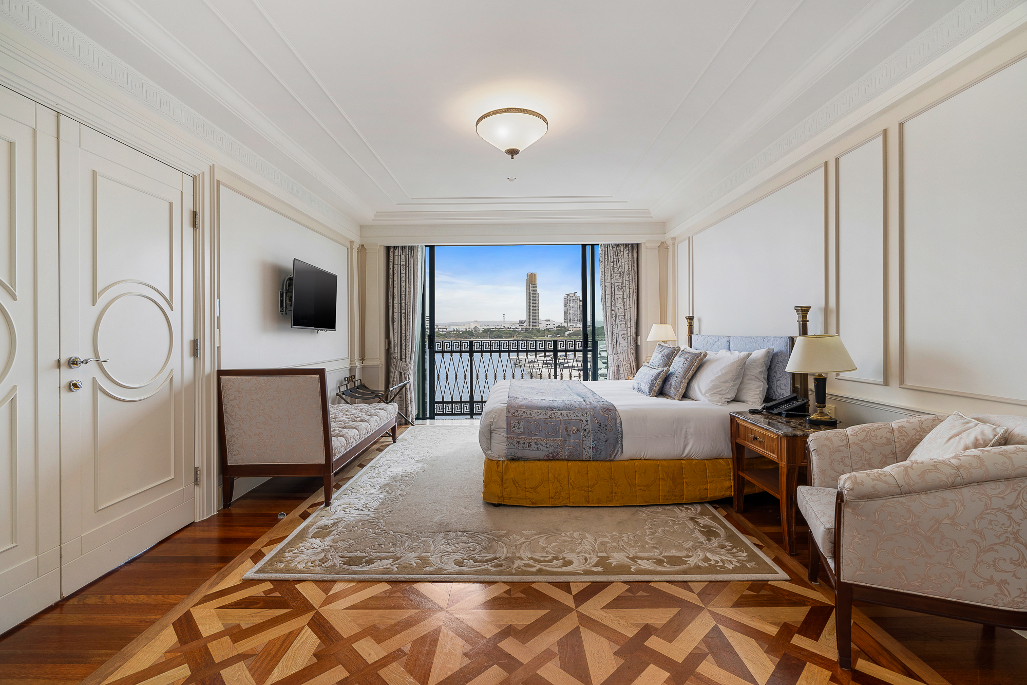 Broadwater, Suite