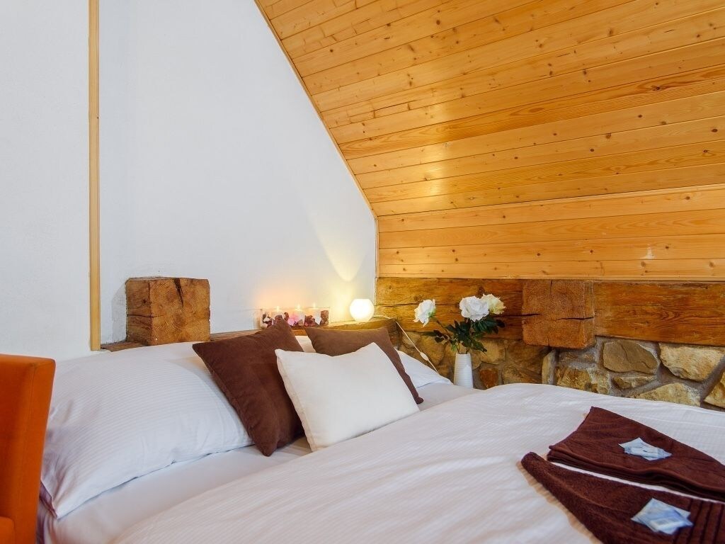 ROOM, QUADRUPLE
