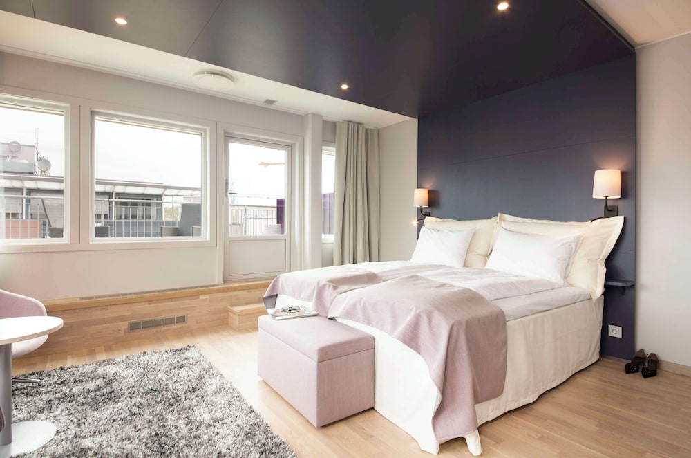 Junior Suite, Twin Beds, Murphy Bed