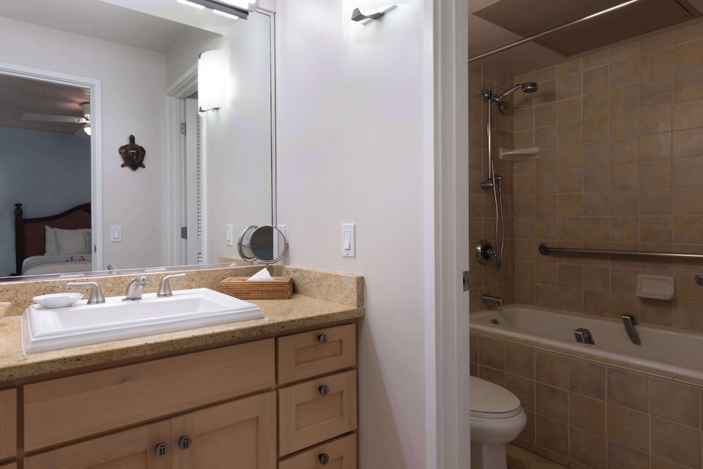 غرفة بريميوم بسرير كينج وسريرين منفصلين بغرفتي نوم، Aston Maui Kaanapali Villas 4/5