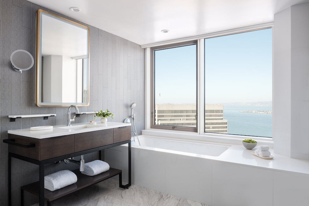 Four Seasons Hotel San Francisco at Embarcadero 49/50