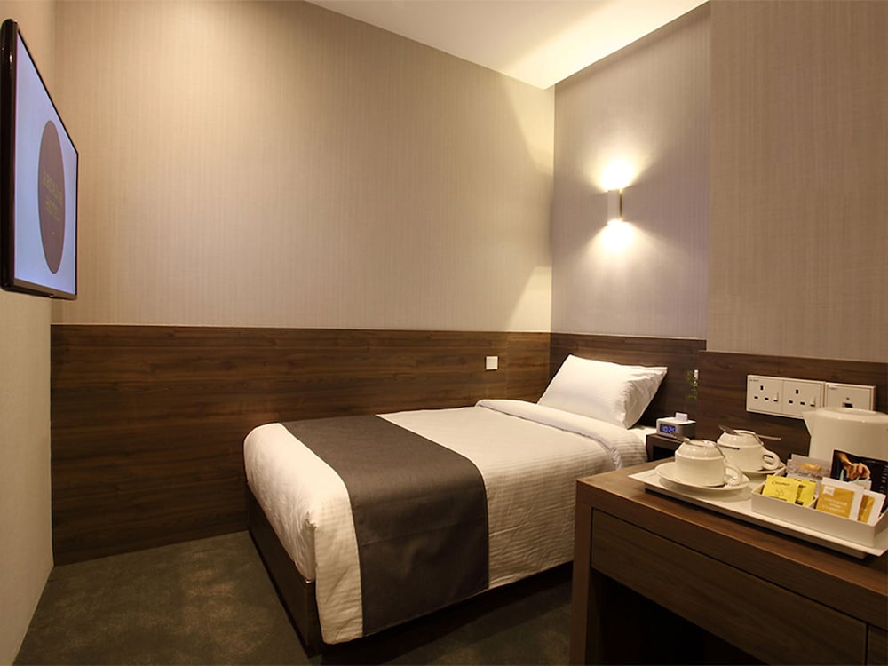 ARCADIA HOTEL 16/36