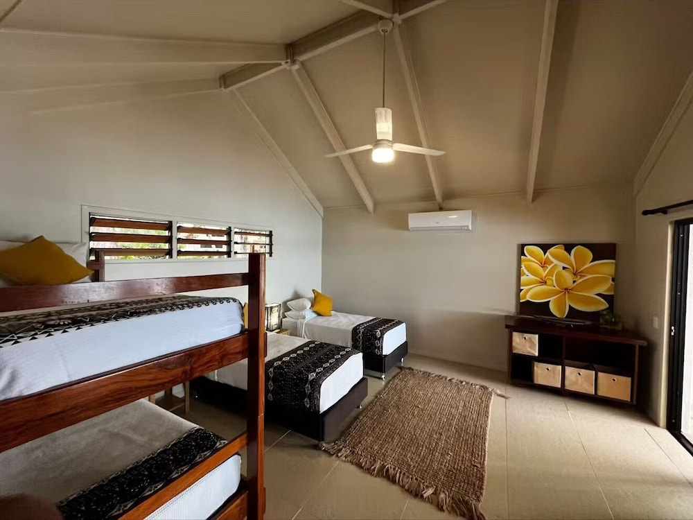 2 BEDROOMS, VILLA, BEACH FRONT