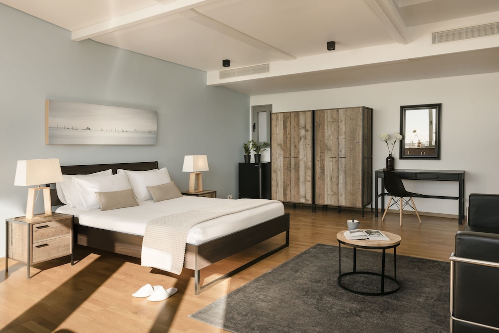 Aria Acropolis Suites 16/34