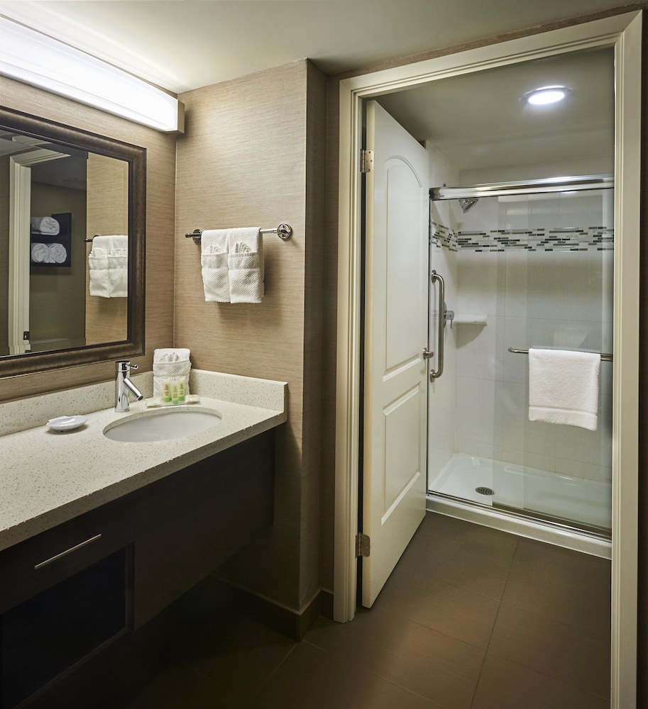 STAYBRIDGE SUITES HAMILTON - DOWNTOWN 13/80