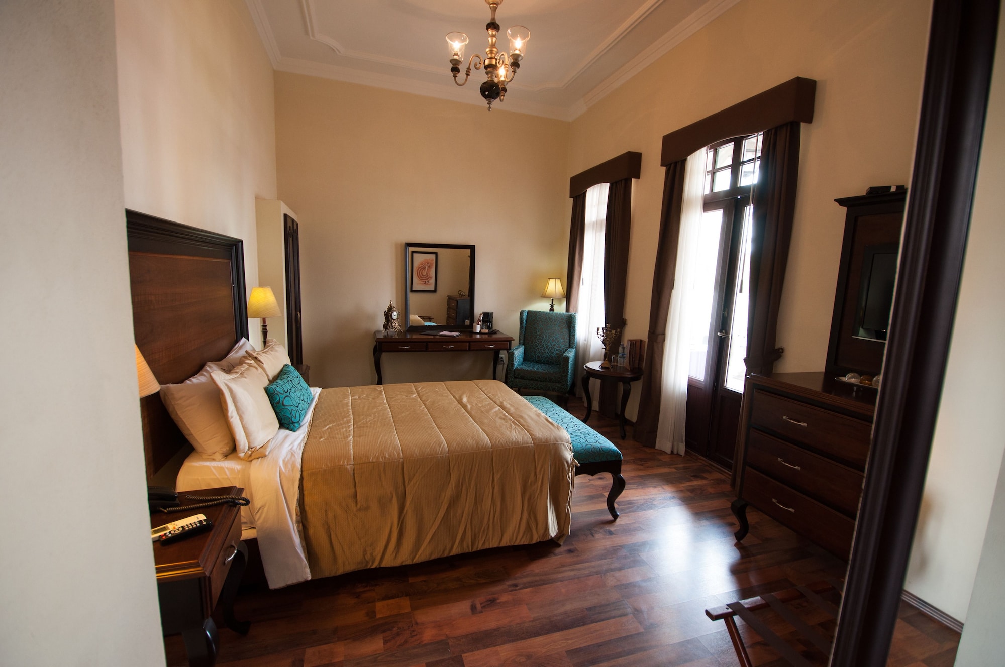 STANDARD, QUEEN BED