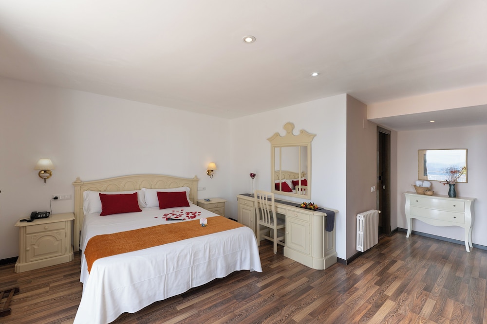 Hotel Roger de Flor by Seleqtta 25/66