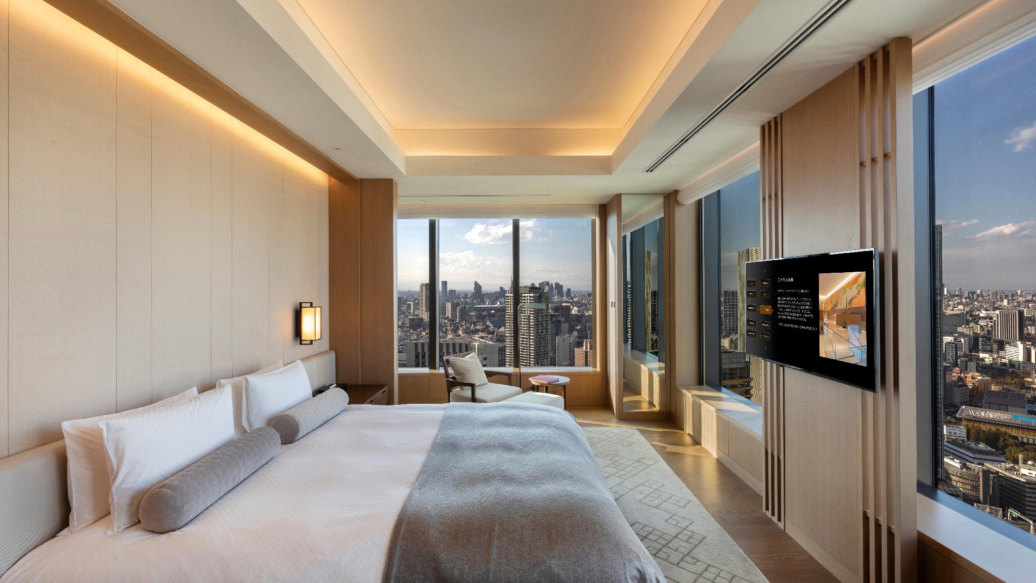 Suite, King Bed, Night View, Corner