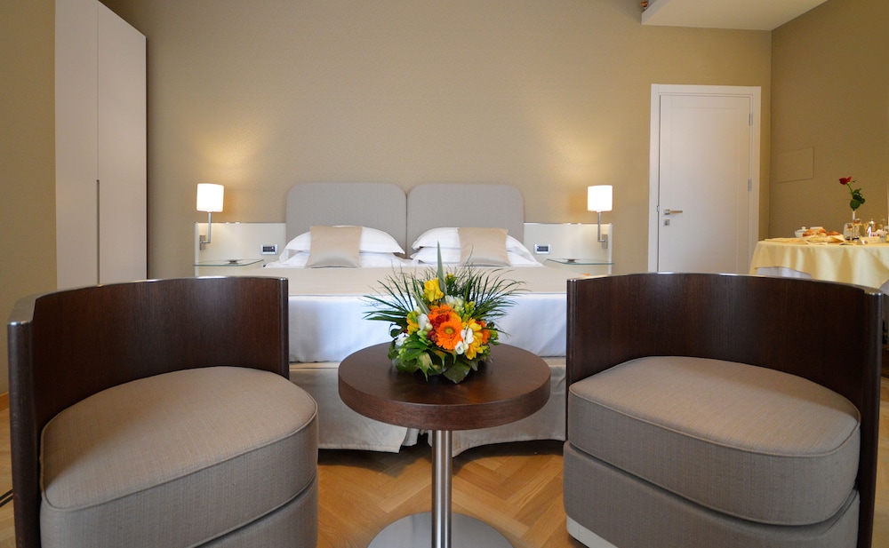 Hotel Palazzo Esedra 24/44