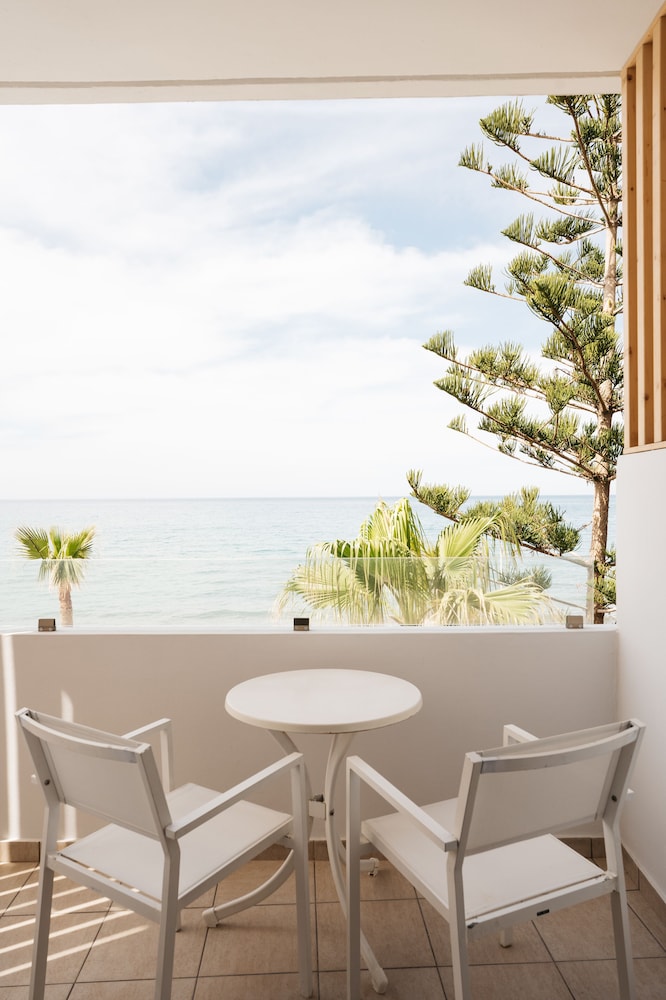 Petradi Beach Lounge Hotel 38/50