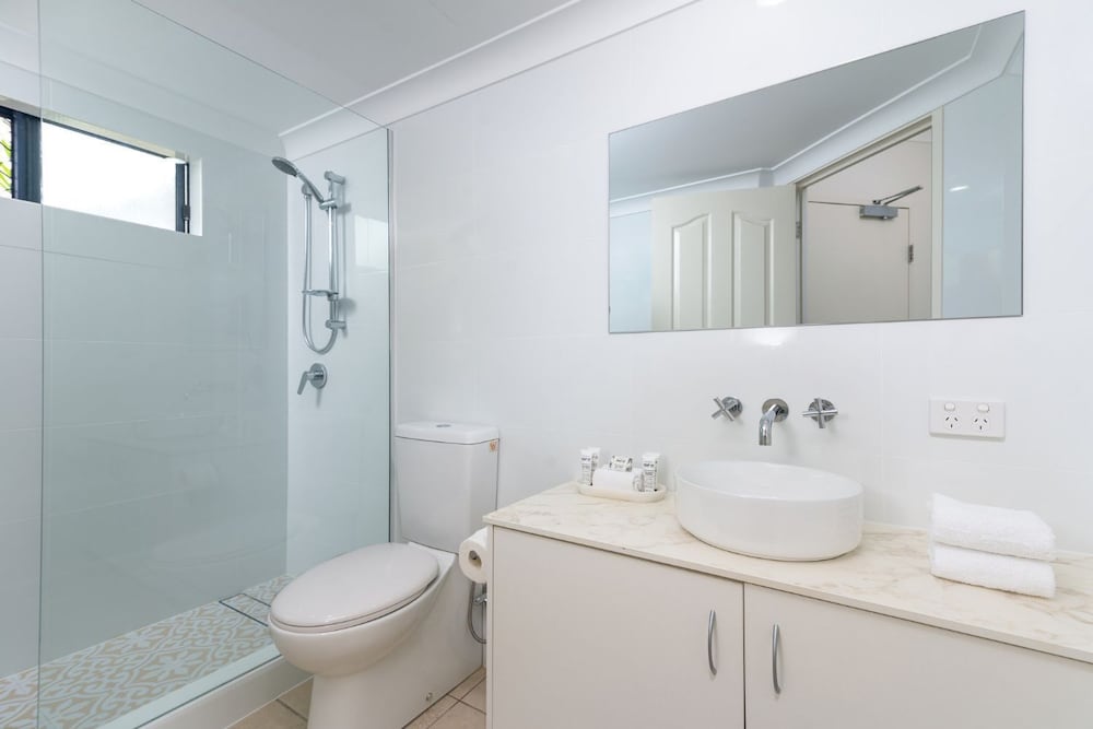 Meridian Port Douglas 68/70