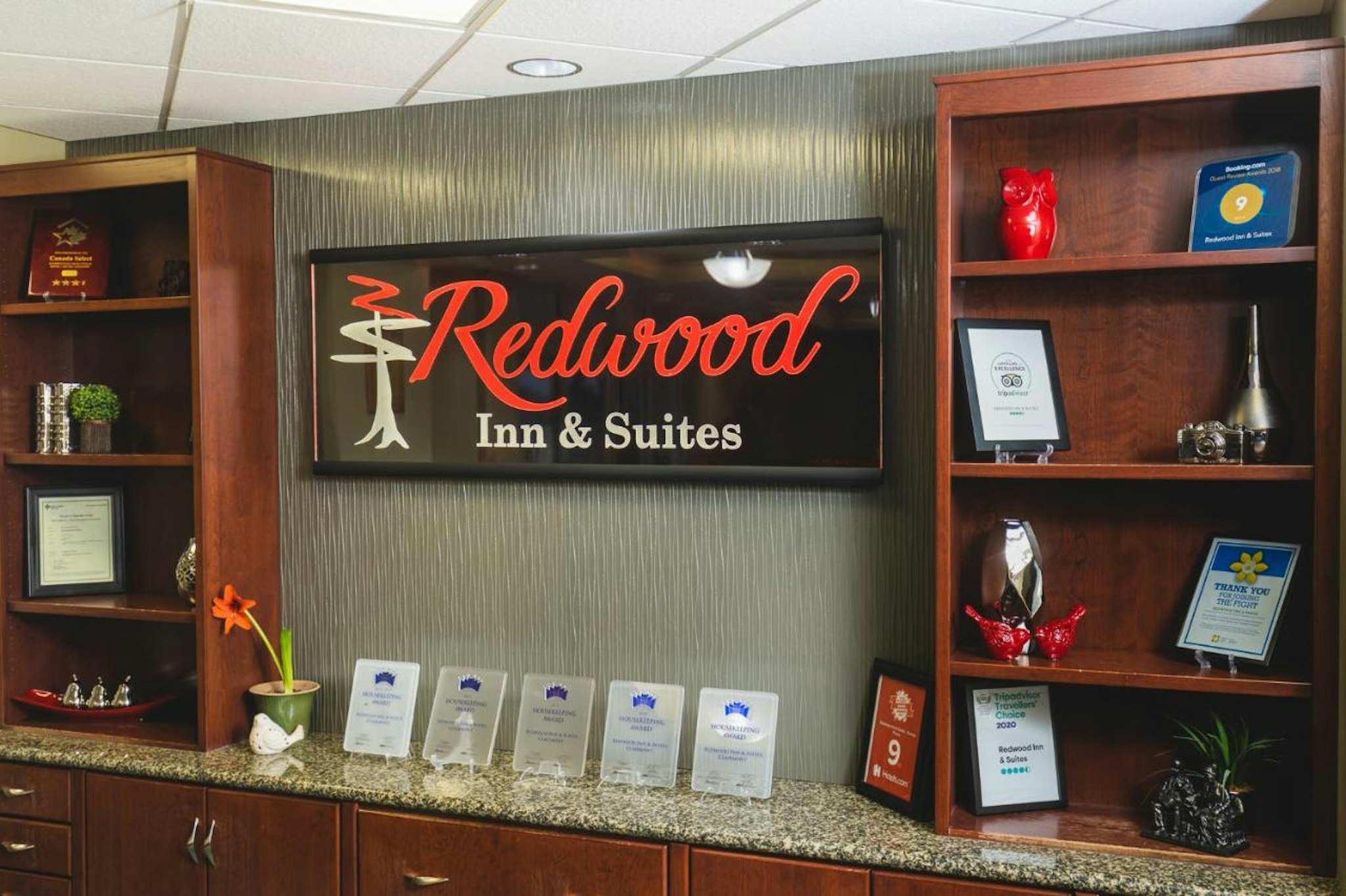 Redwood Inn Suites Grande Prairie 10/61