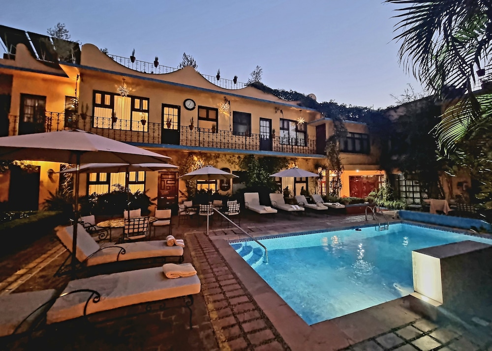 Hacienda de las Flores 6/50