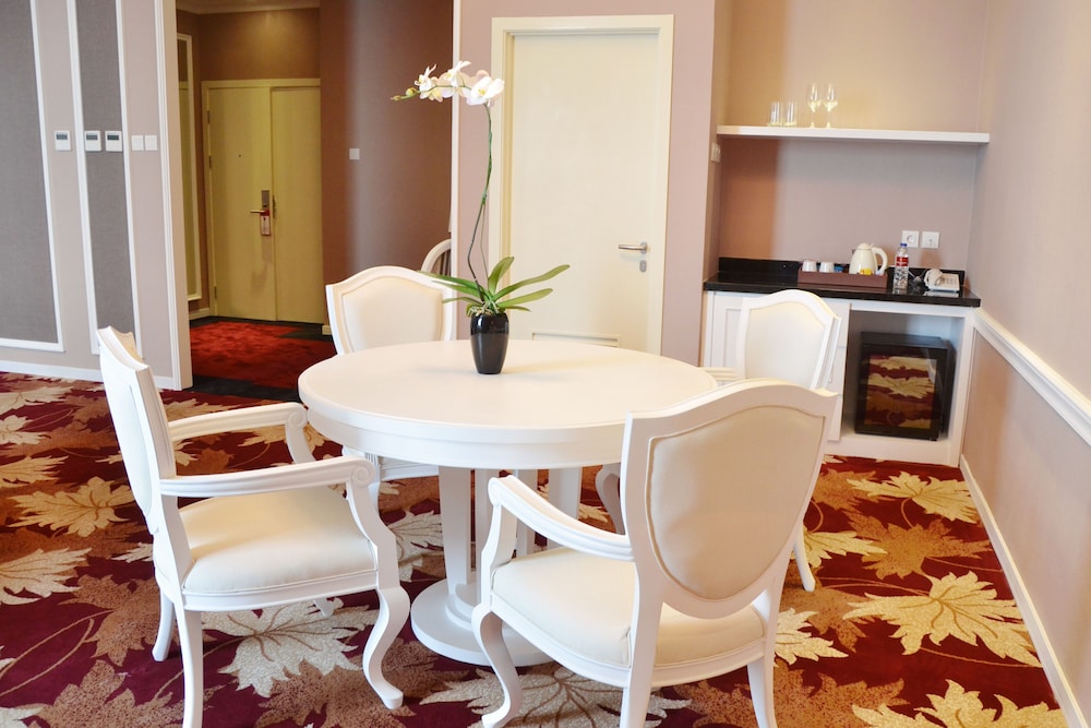 Golden Tulip Legacy Surabaya 23/31