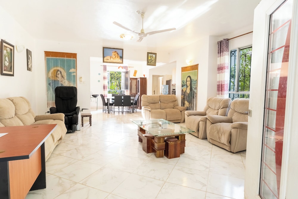 Queens Chateau Boutique Villa 25/50