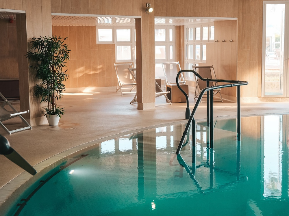 swimming pool spa