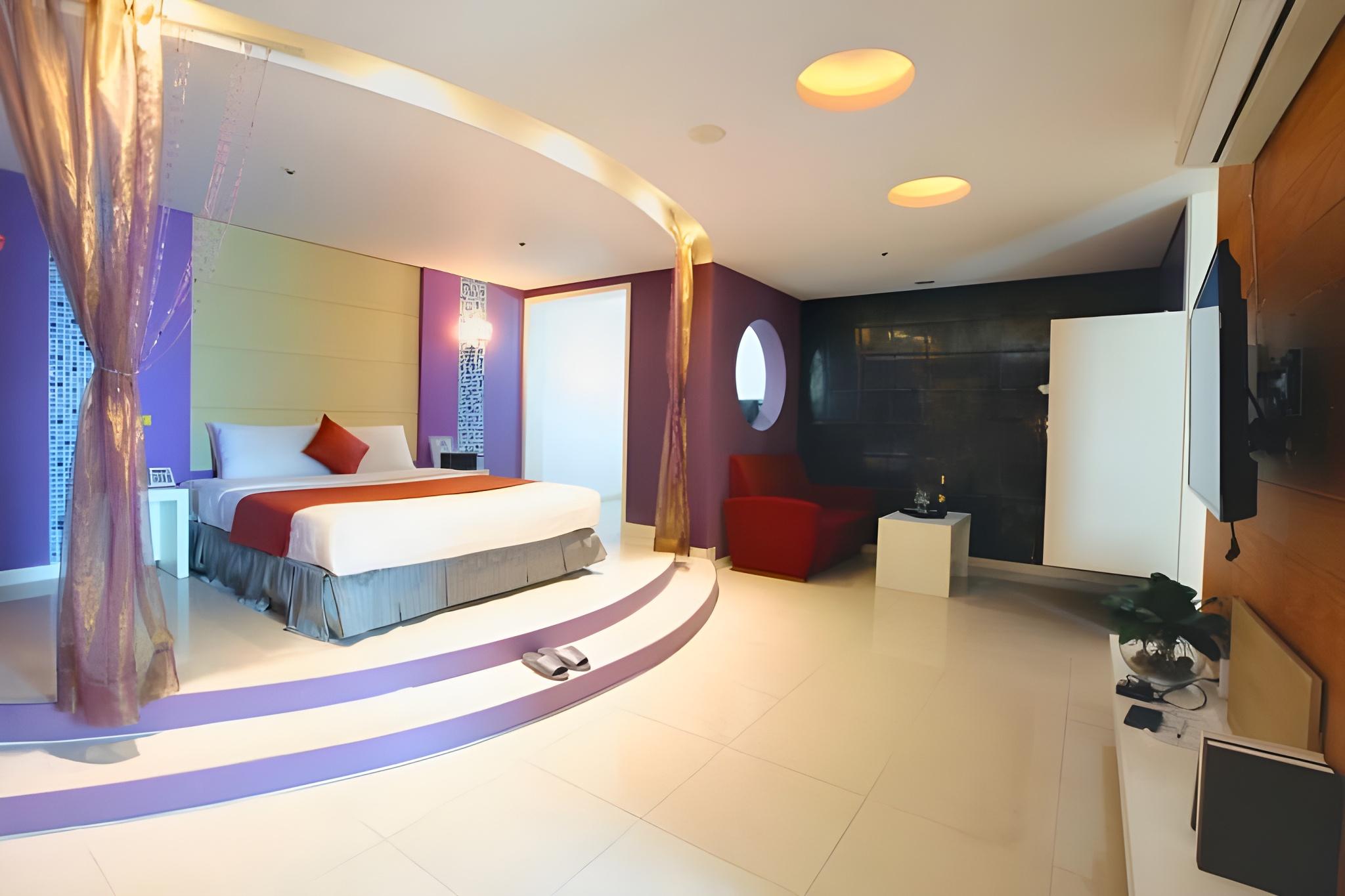 Sweet, Double Bed